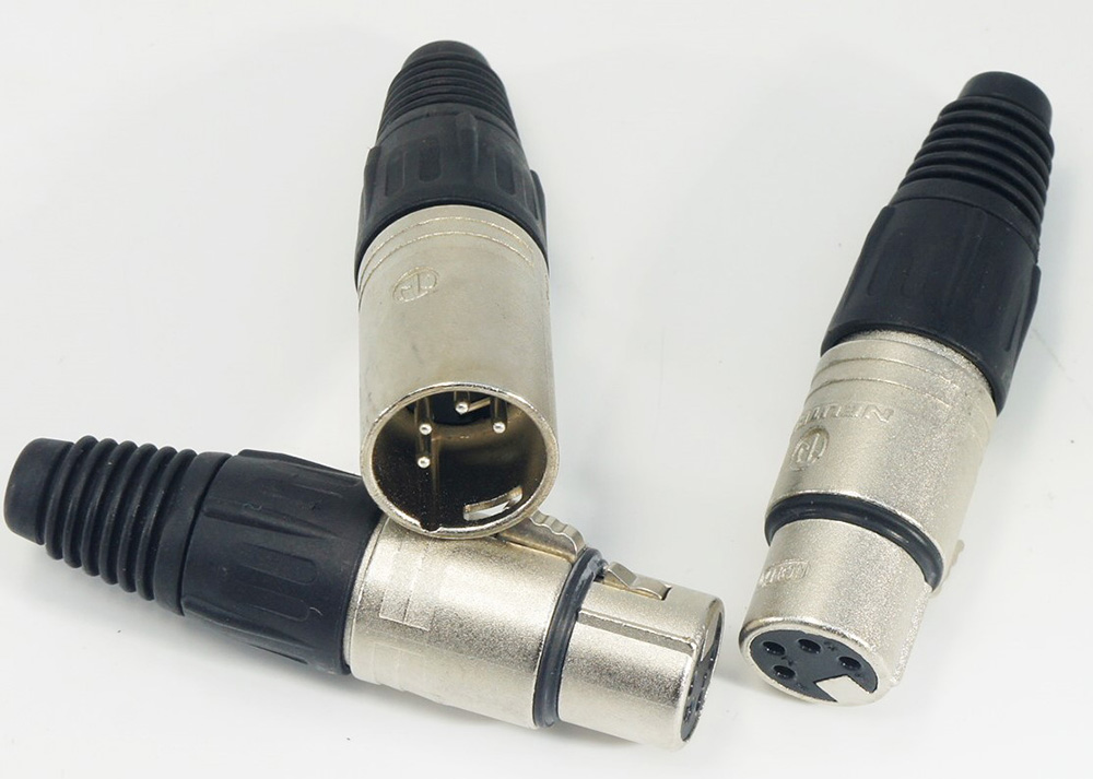 4-PIN XLR connector